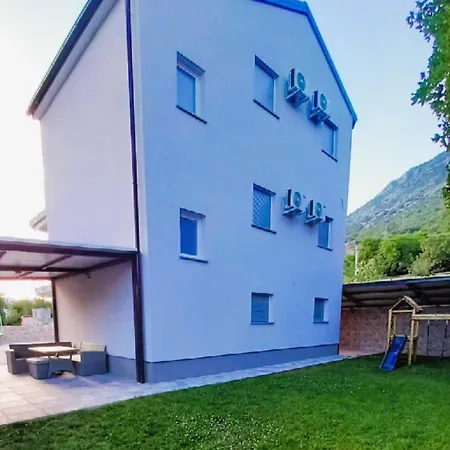 Lamat Apartment *